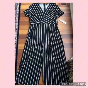 ♦️NWT cropped wide leg jumpsuit